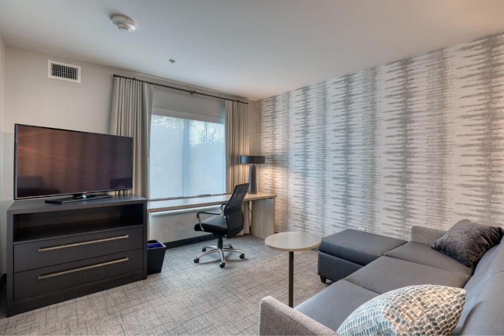King Studio with Sofa Bed - Hearing Accessible interior