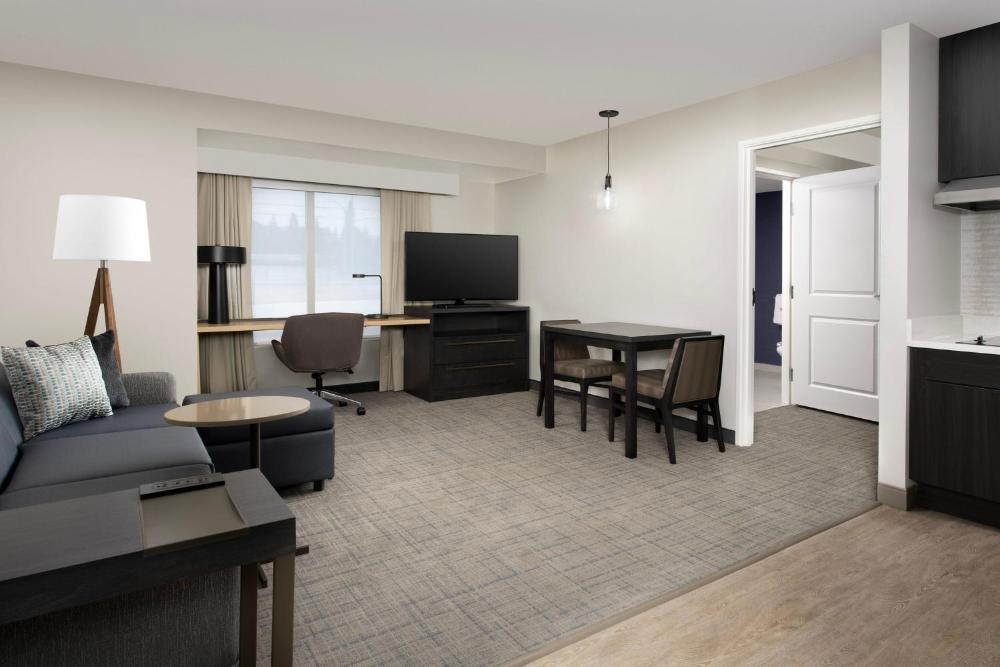 1 Bedroom Suite, 1 King, Sofa bed interior